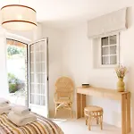 Сasa de vacaciones Lovely Luxury With Garden And Private Pool