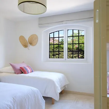 Hébergement de vacances Lovely Luxury With Garden And Private Pool Sainte-Maxime