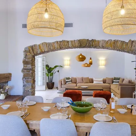 Hébergement de vacances Lovely Luxury With Garden And Private Pool