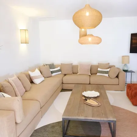 Lovely Luxury With Garden And Private Pool Semesterbostad