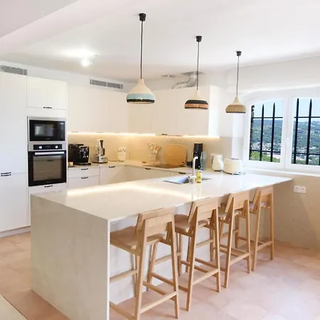 Сasa de vacaciones Lovely Luxury With Garden And Private Pool *