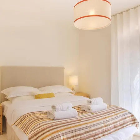 Lovely Luxury With Garden And Private Pool Сasa de vacaciones