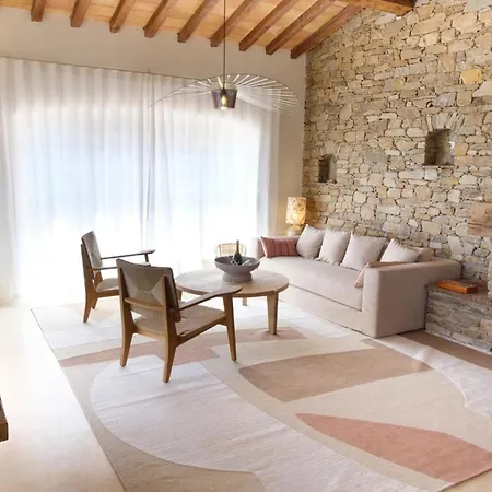 Сasa de vacaciones Lovely Luxury With Garden And Private Pool