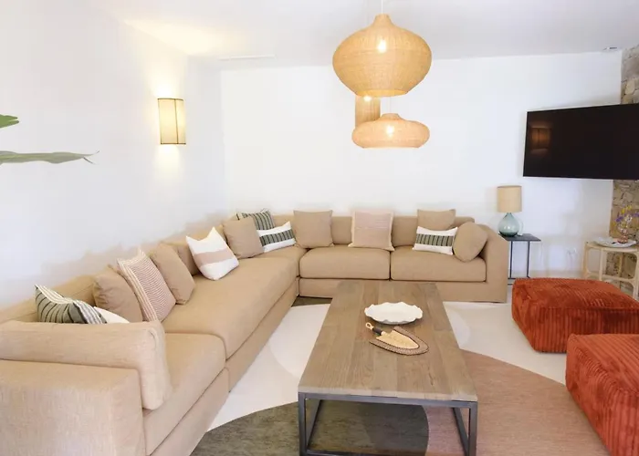 Lovely Luxury With Garden And Private Pool Semesterbostad