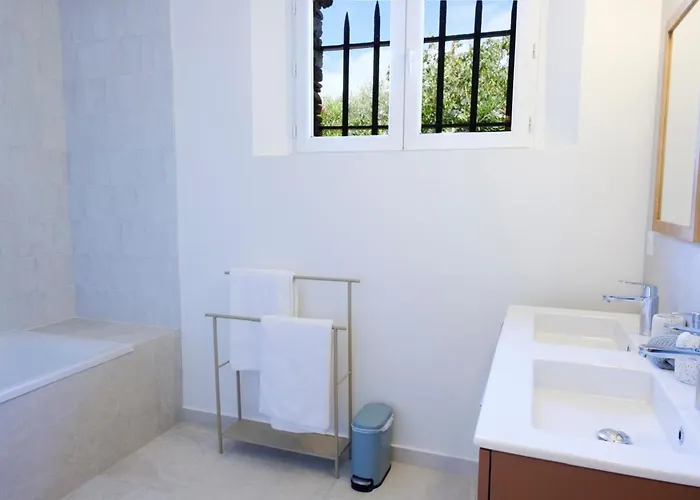 Lovely Luxury With Garden And Private Pool Semesterbostad