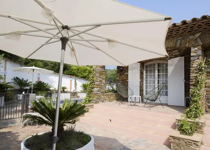 Lovely Luxury With Garden And Private Pool Semesterbostad