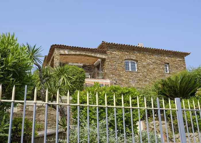 Semesterbostad Lovely Luxury With Garden And Private Pool